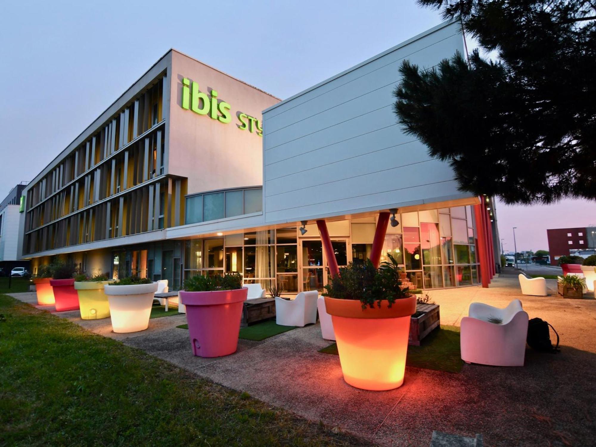 Hotel ibis Styles Nantes Reze Aéroport Exterior foto