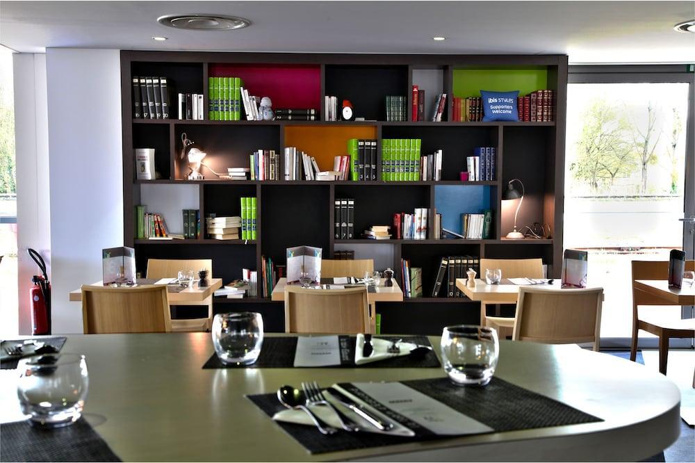 Hotel ibis Styles Nantes Reze Aéroport Exterior foto
